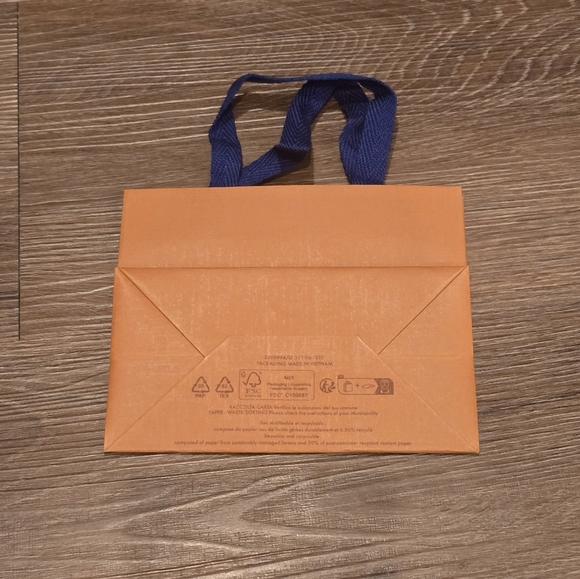 Louis vuitton gift bag - Picture 2 of 2